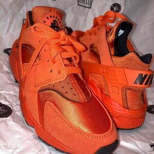 Nike Air Orange Huarache Limited Edition Sneakers MenWomen’s Size 8 Casual Shoes